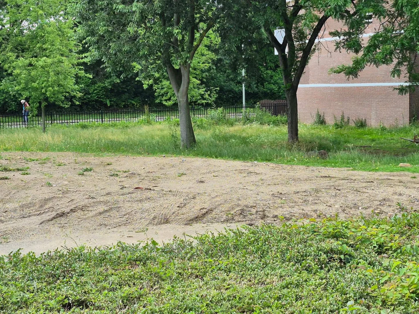 Opnieuw loopt verbouwing voor nieuw centrum De Heeg in Maastricht vertraging op: ‘Frustreert ons net zo goed’ Opnieuw loopt verbouwing voor nieuw centrum De Heeg in Maastricht vertraging op: ‘Frustreert ons net zo goed’